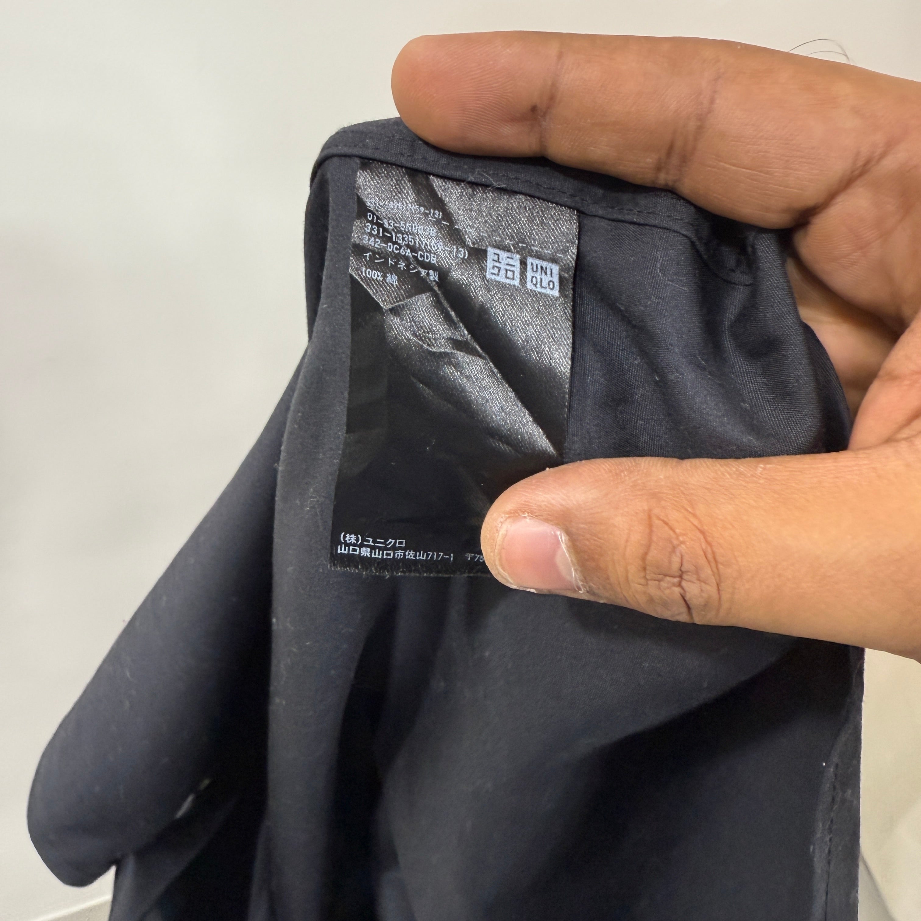 Uniqlo black solid shirt