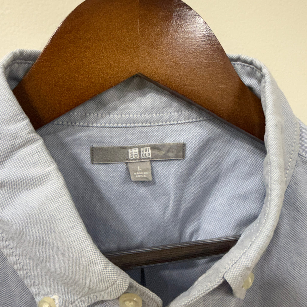 Uniqlo blue oxford button down shirt