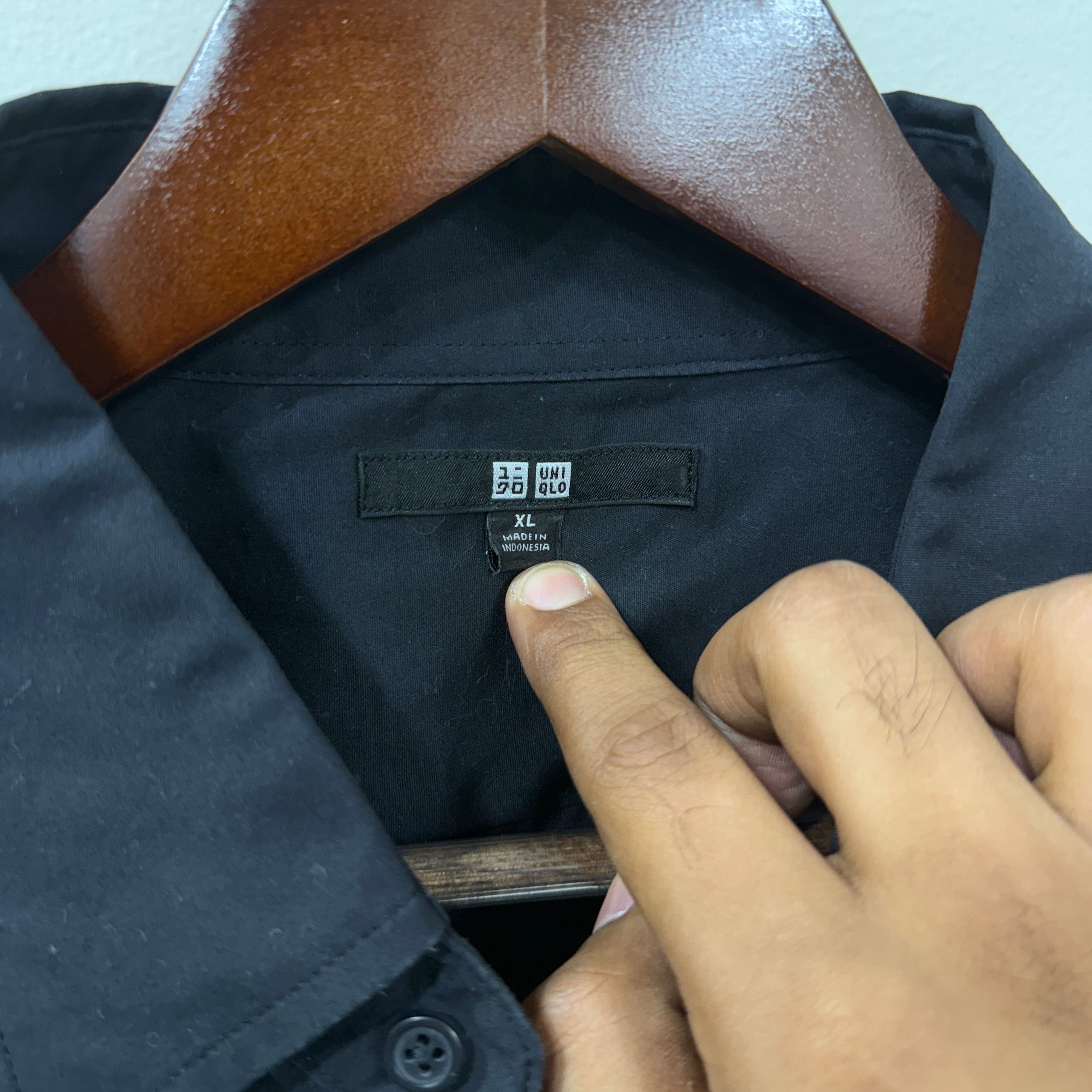 Uniqlo black solid shirt