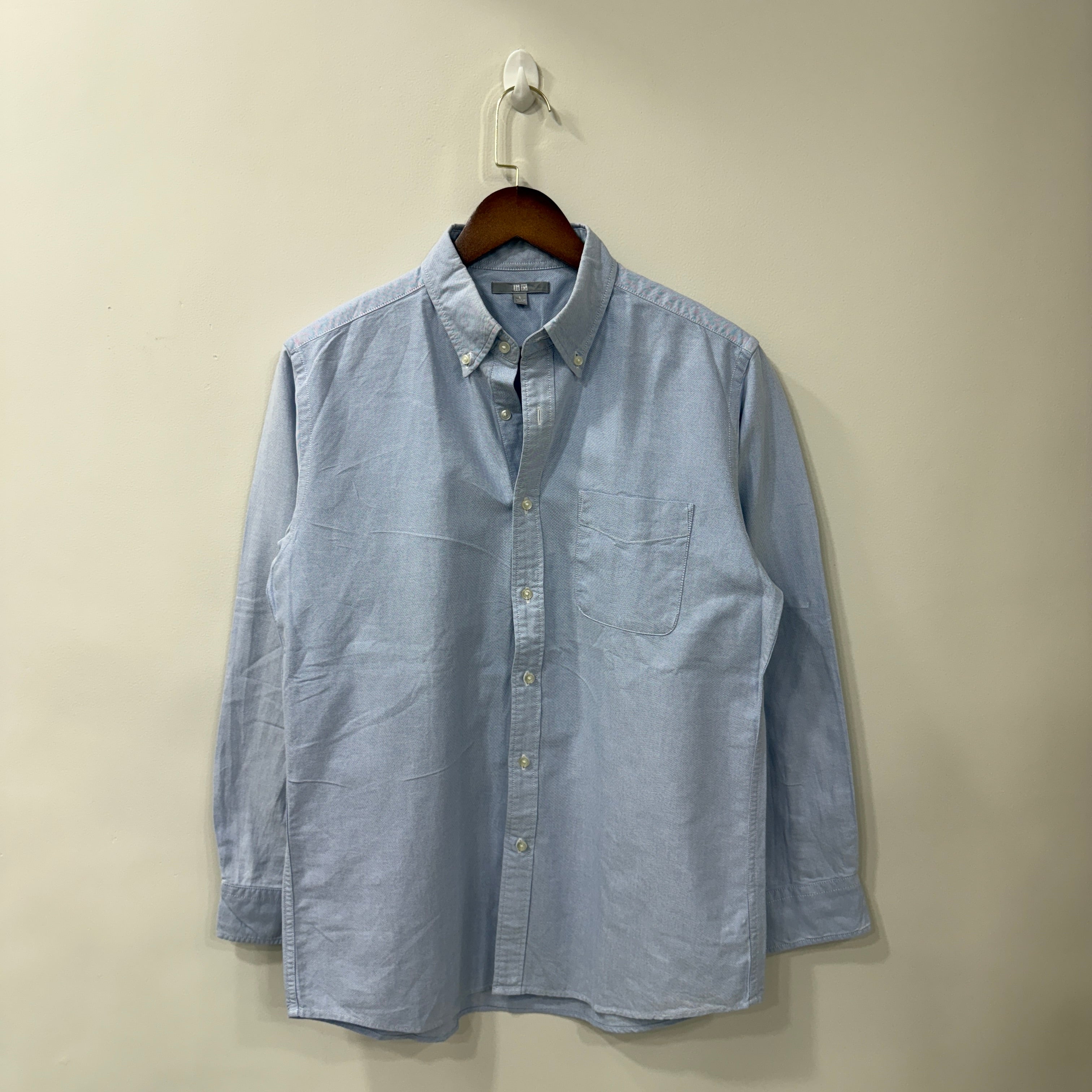 Uniqlo blue oxford button down shirt