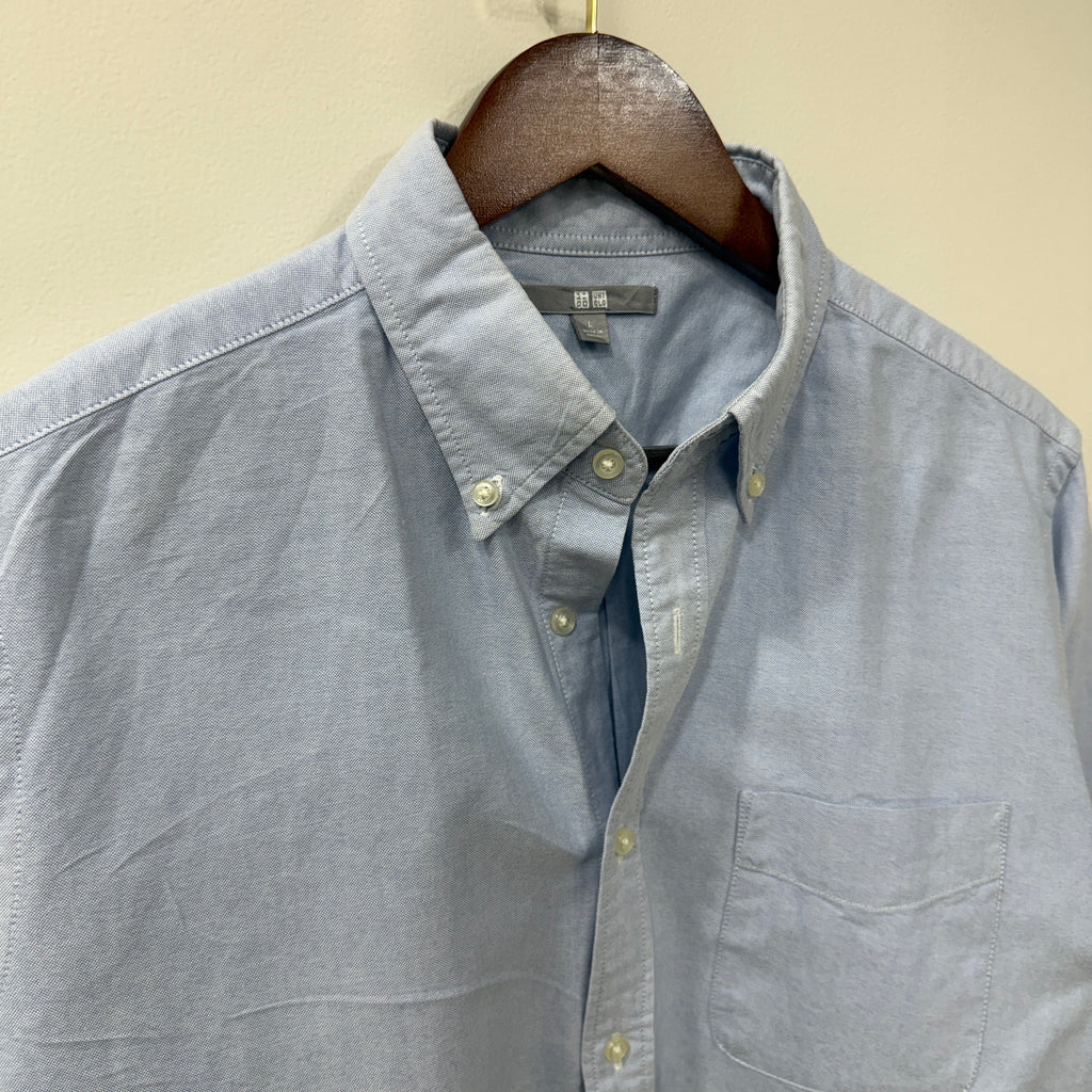Uniqlo blue oxford button down shirt