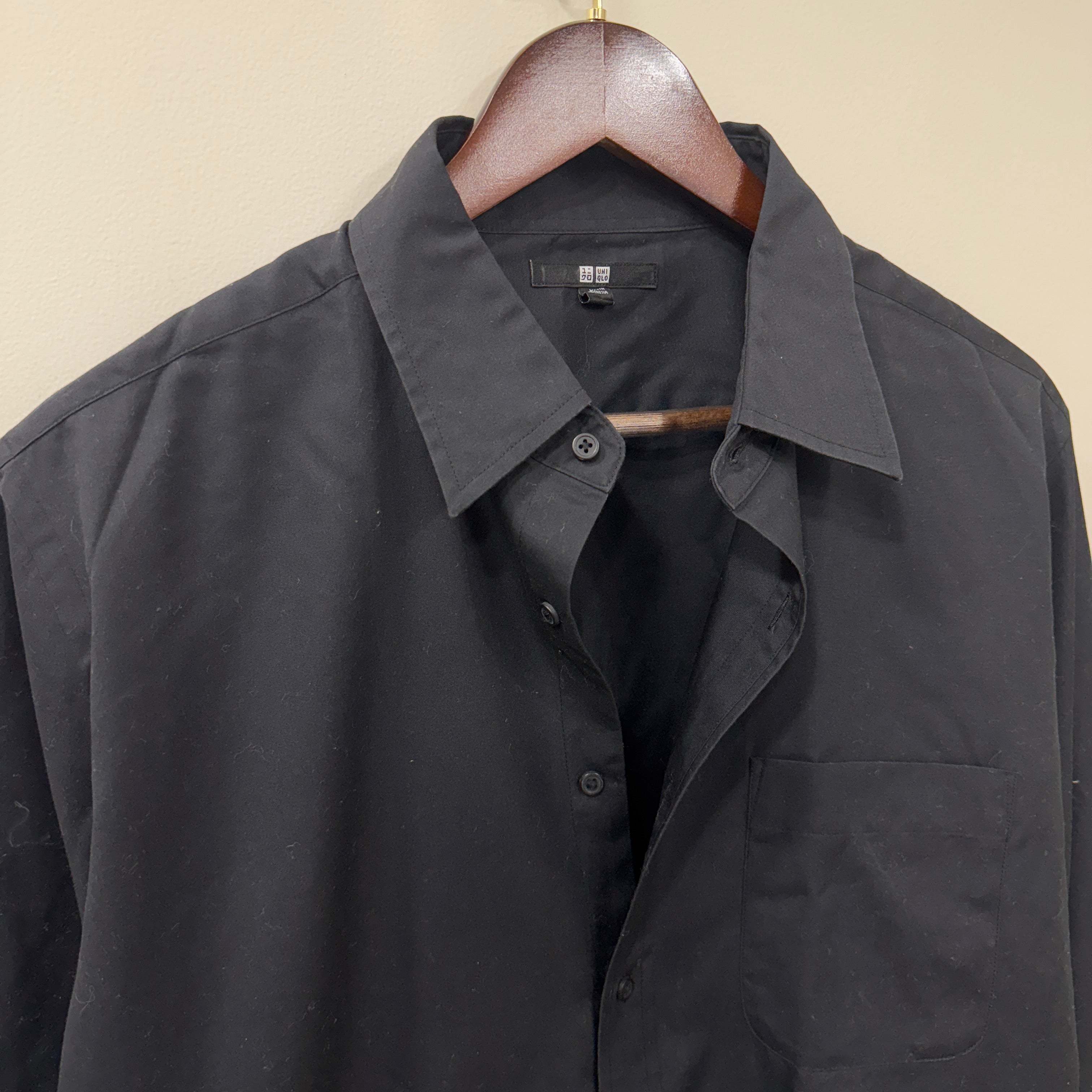 Uniqlo black solid shirt