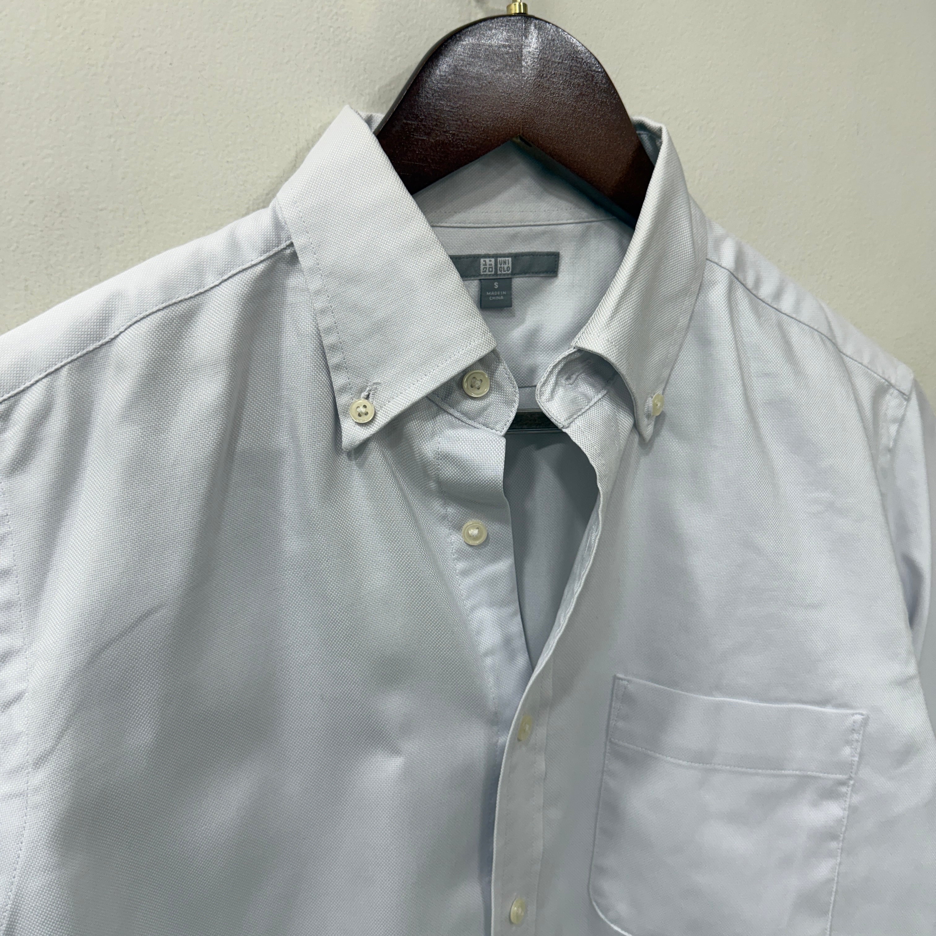 Uniqlo premium solid shirt