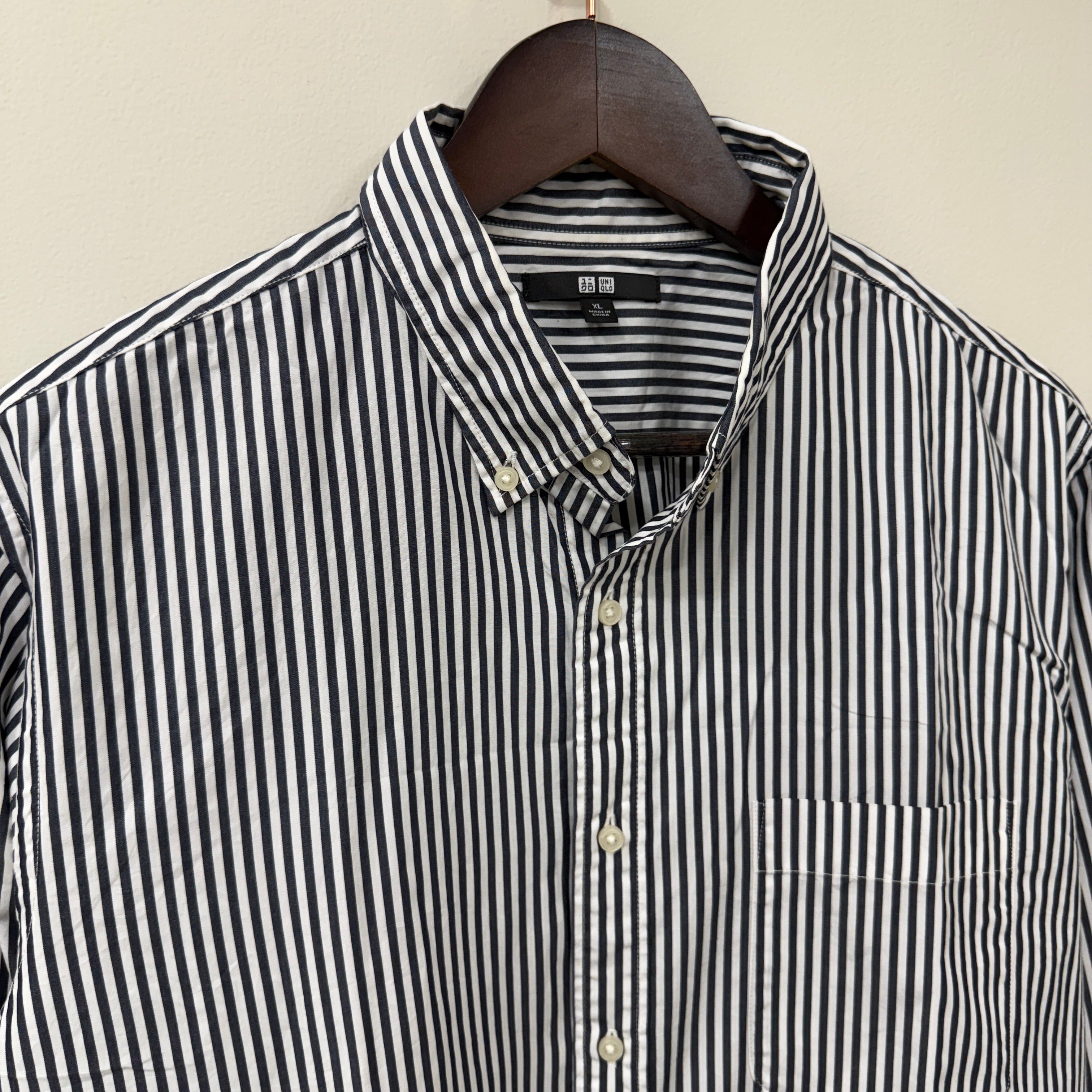 Uniqlo Chinese collar stripes shirt
