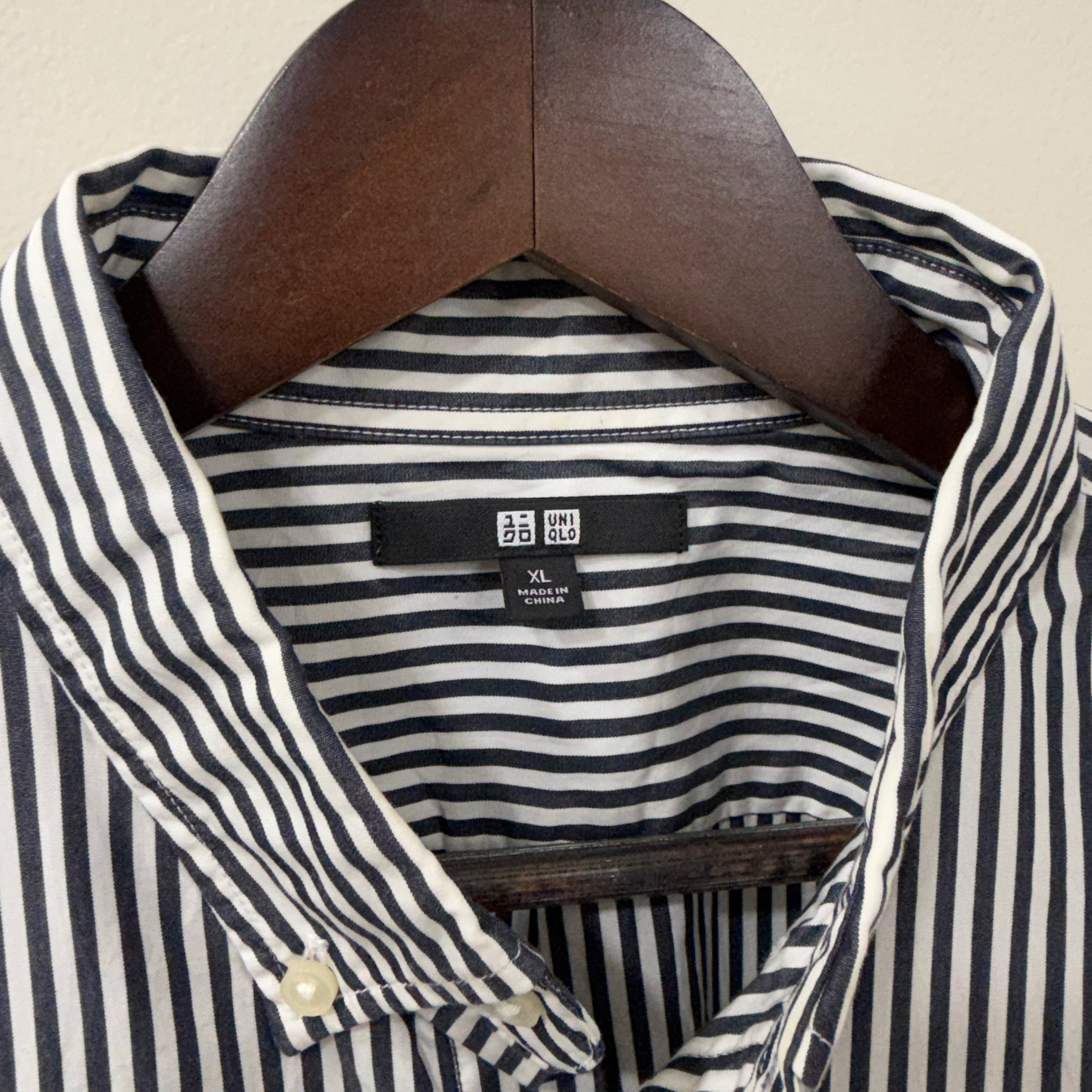 Uniqlo Chinese collar stripes shirt