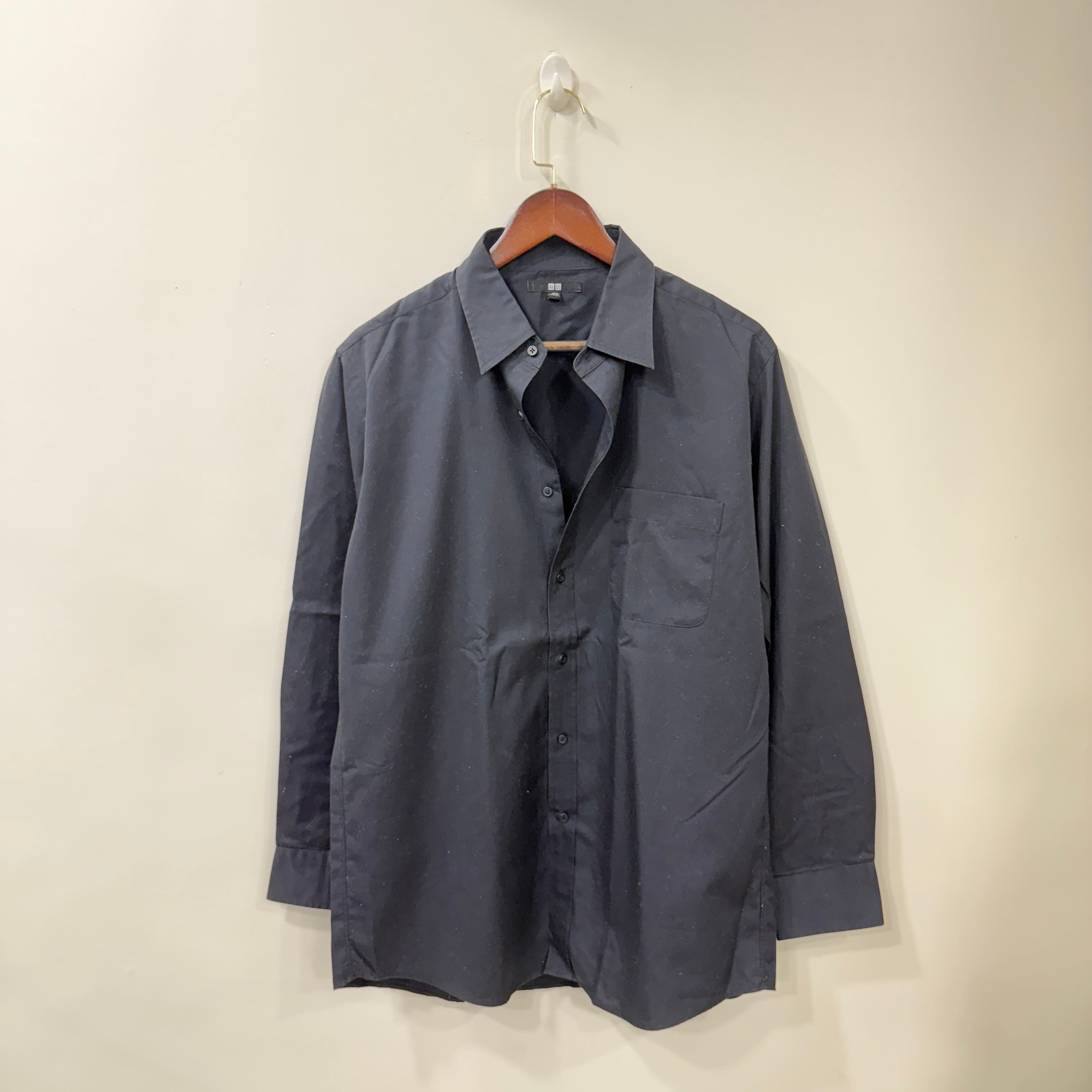 Uniqlo black solid shirt