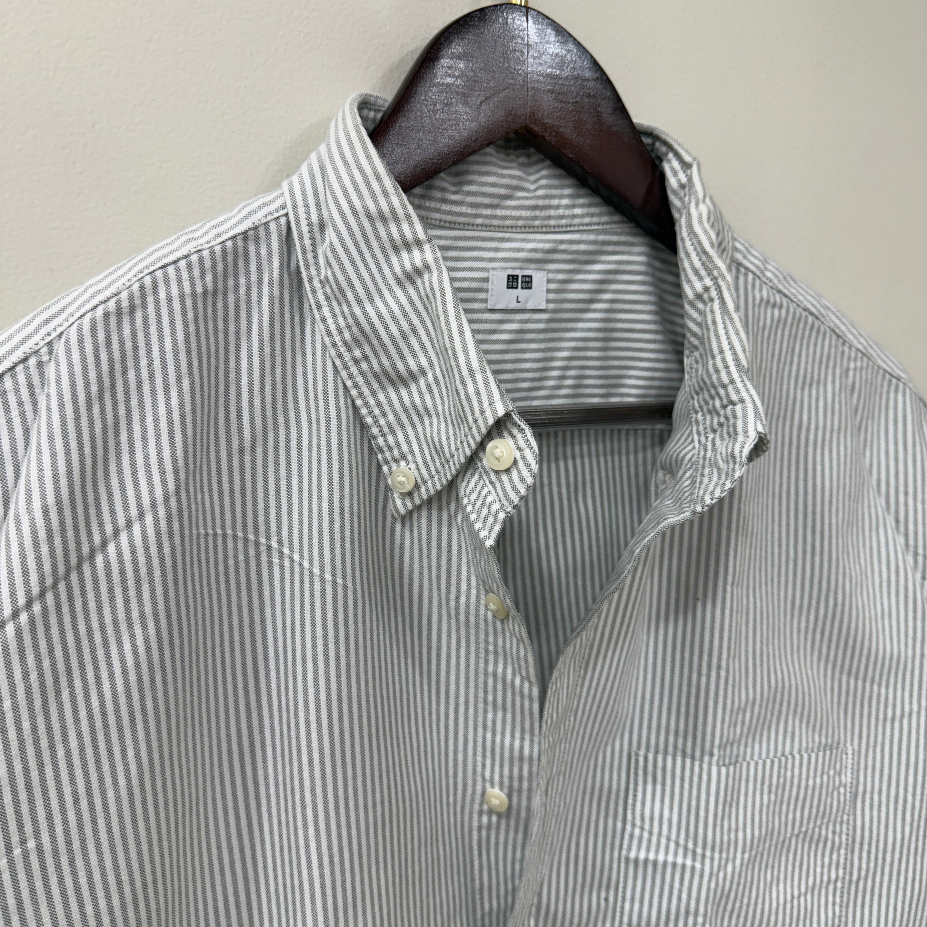 Uniqlo grey stripes Oxford button down shirt