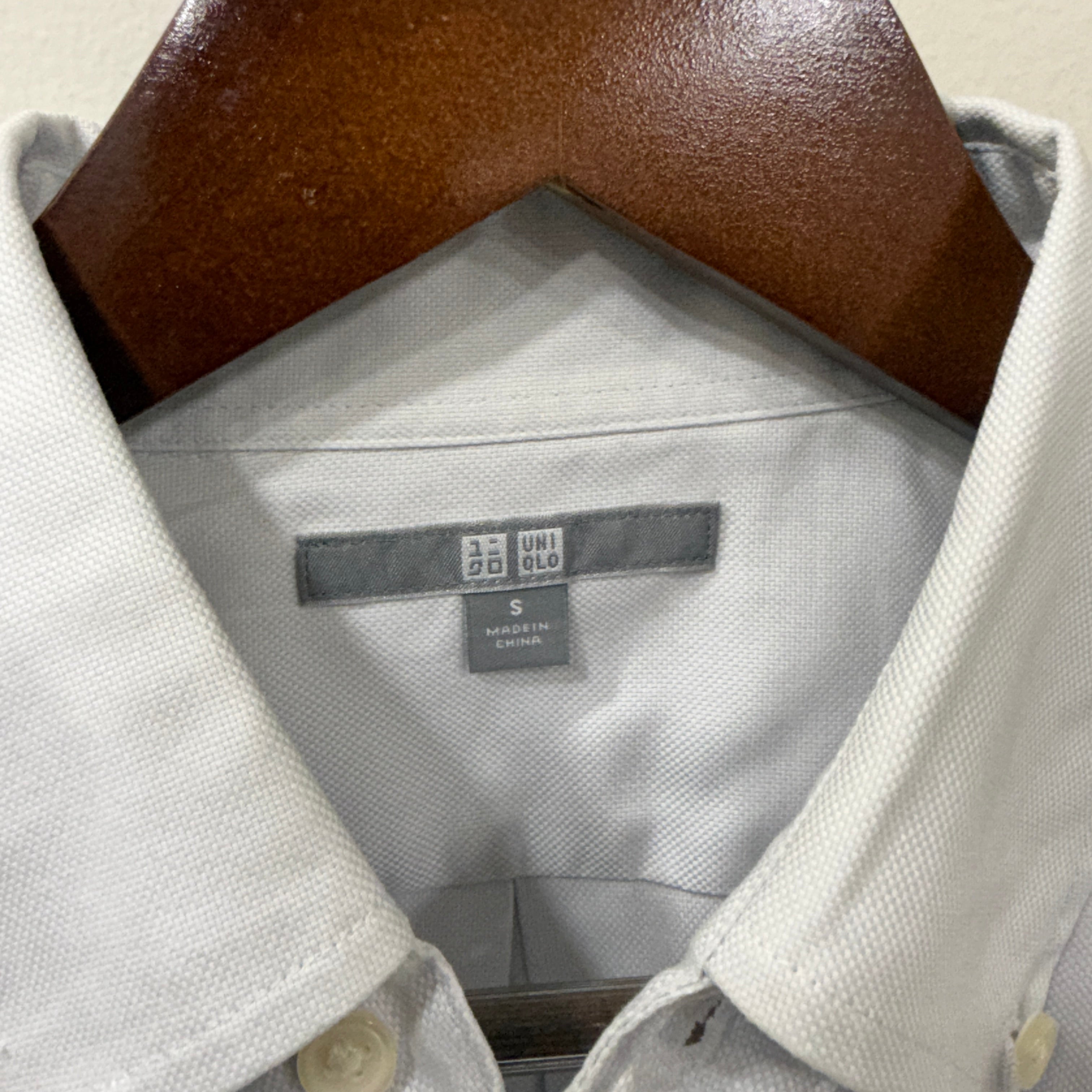 Uniqlo premium solid shirt