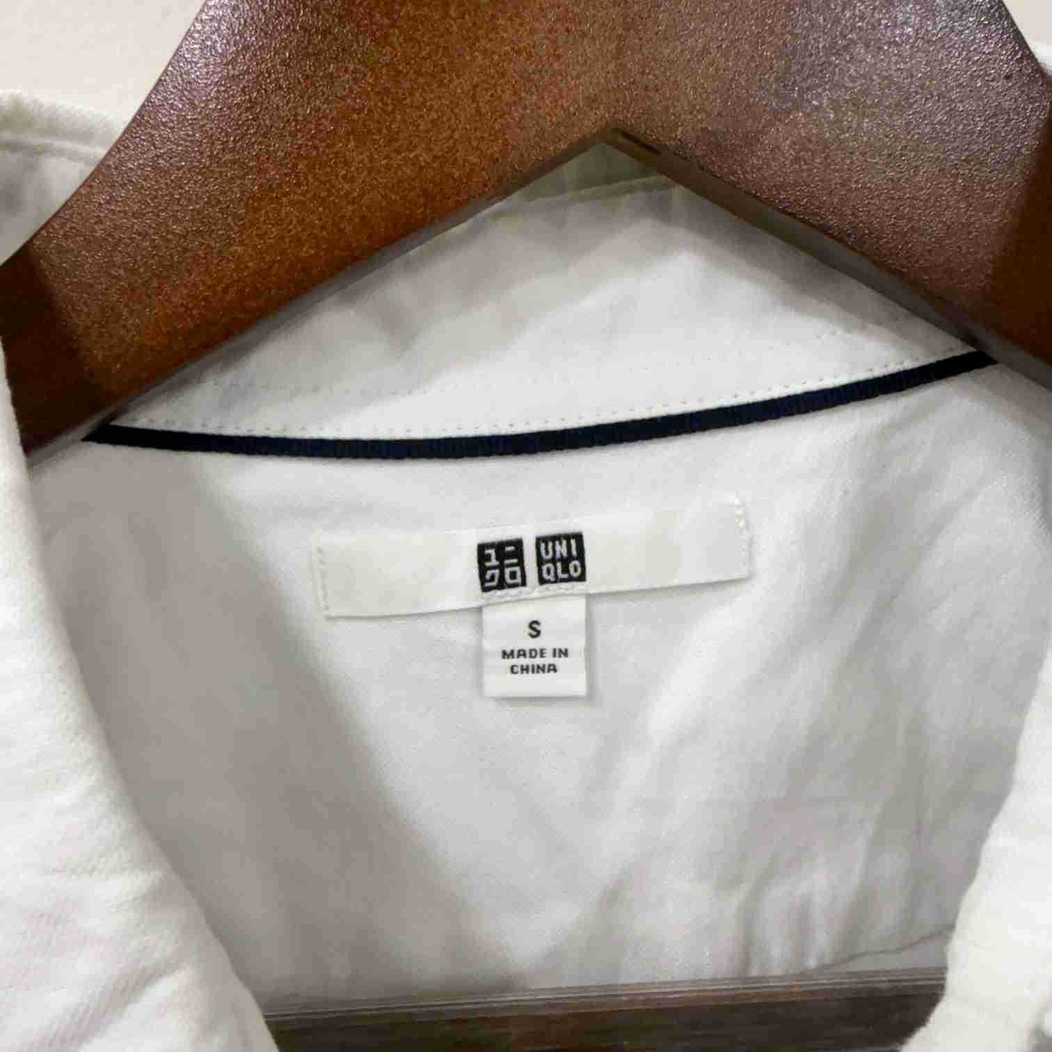 Uniqlo white oxfrod shirt
