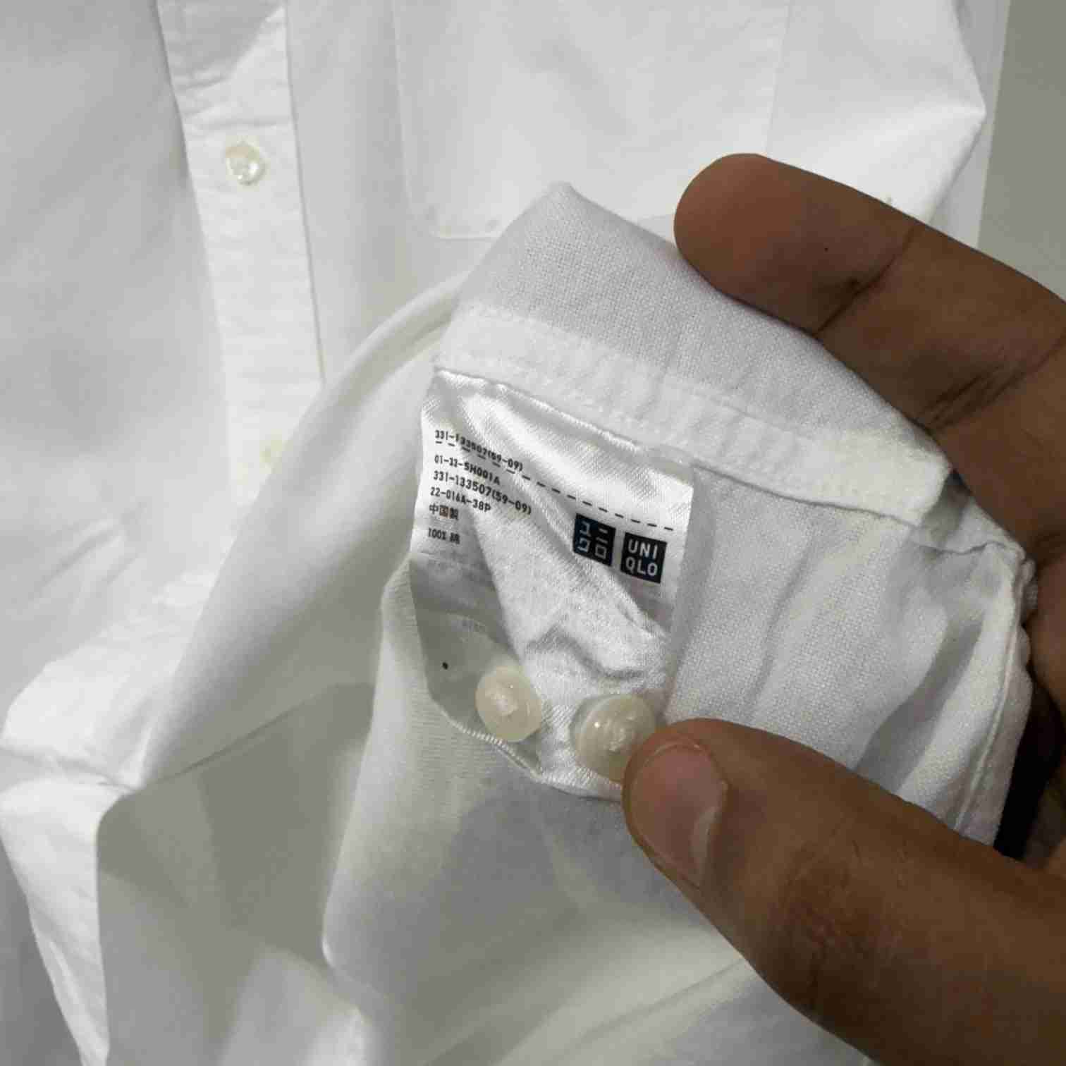 Uniqlo white oxfrod shirt