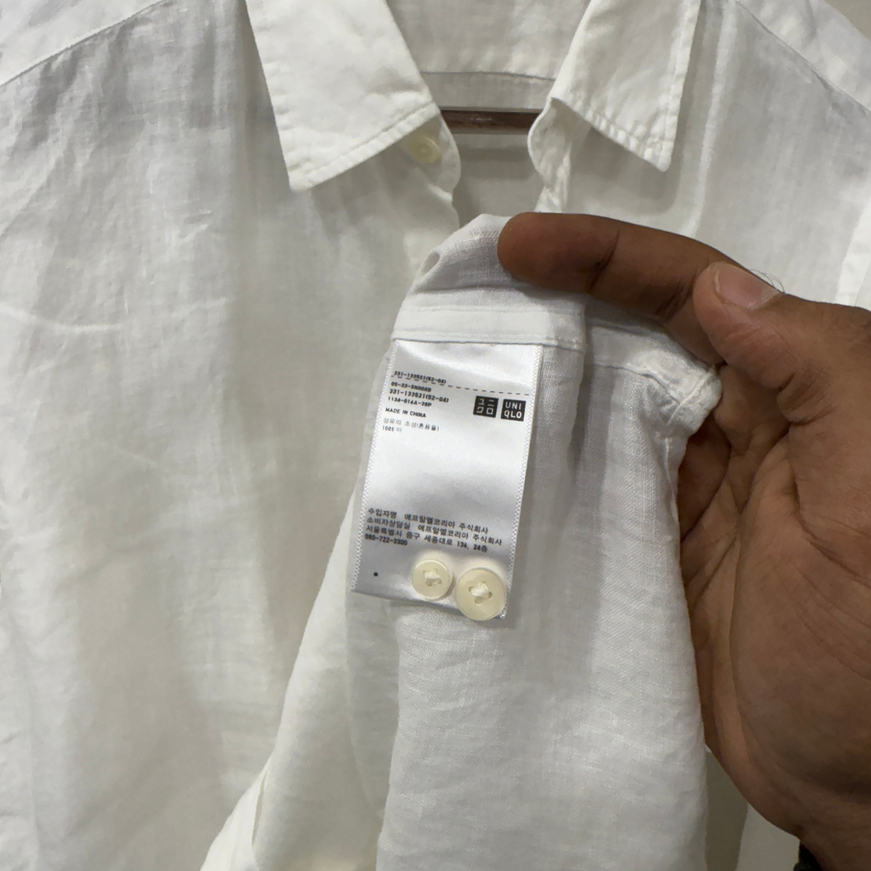 Uniqlo 100% linen white solid shirt
