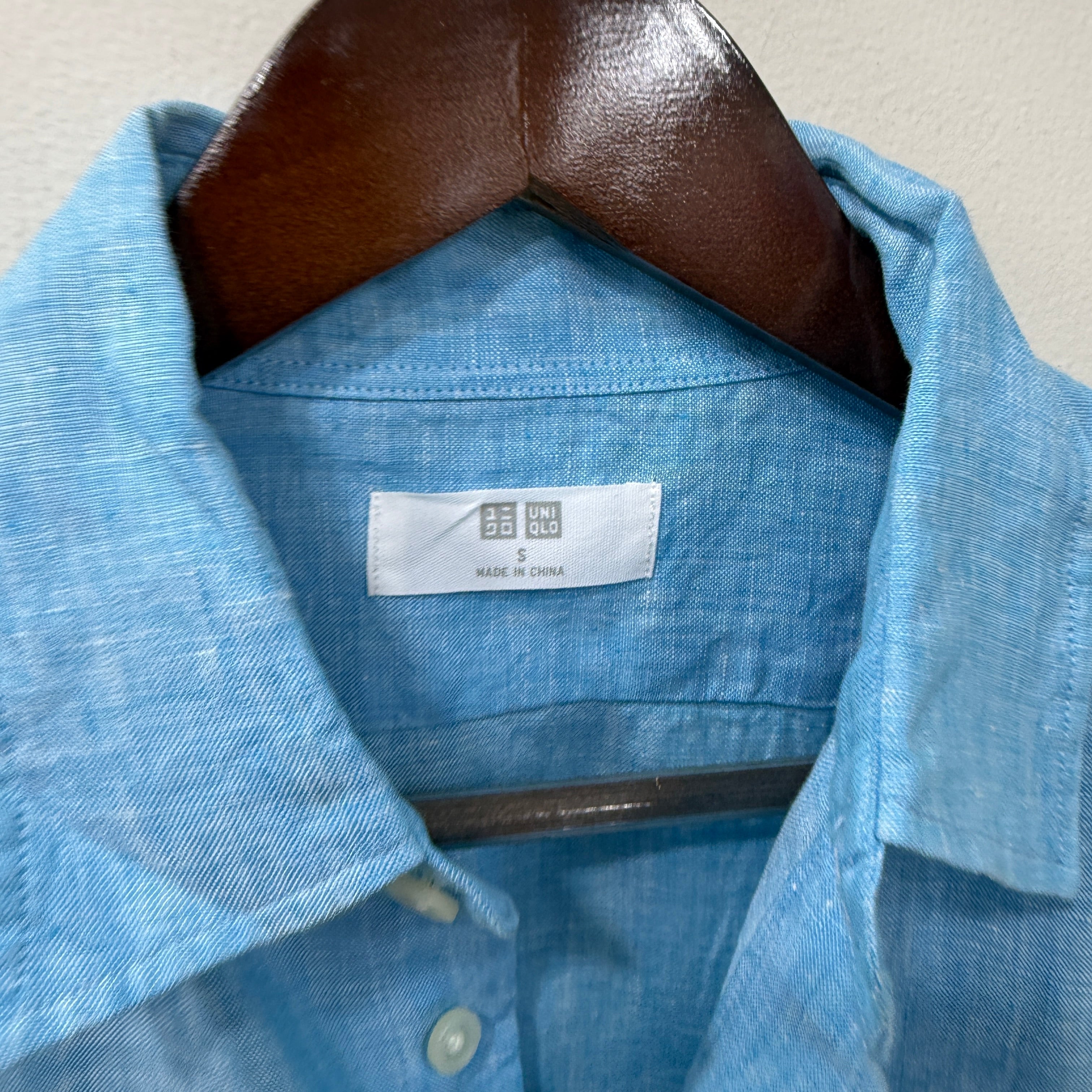 Uniqlo 100% linen blue solid shirt