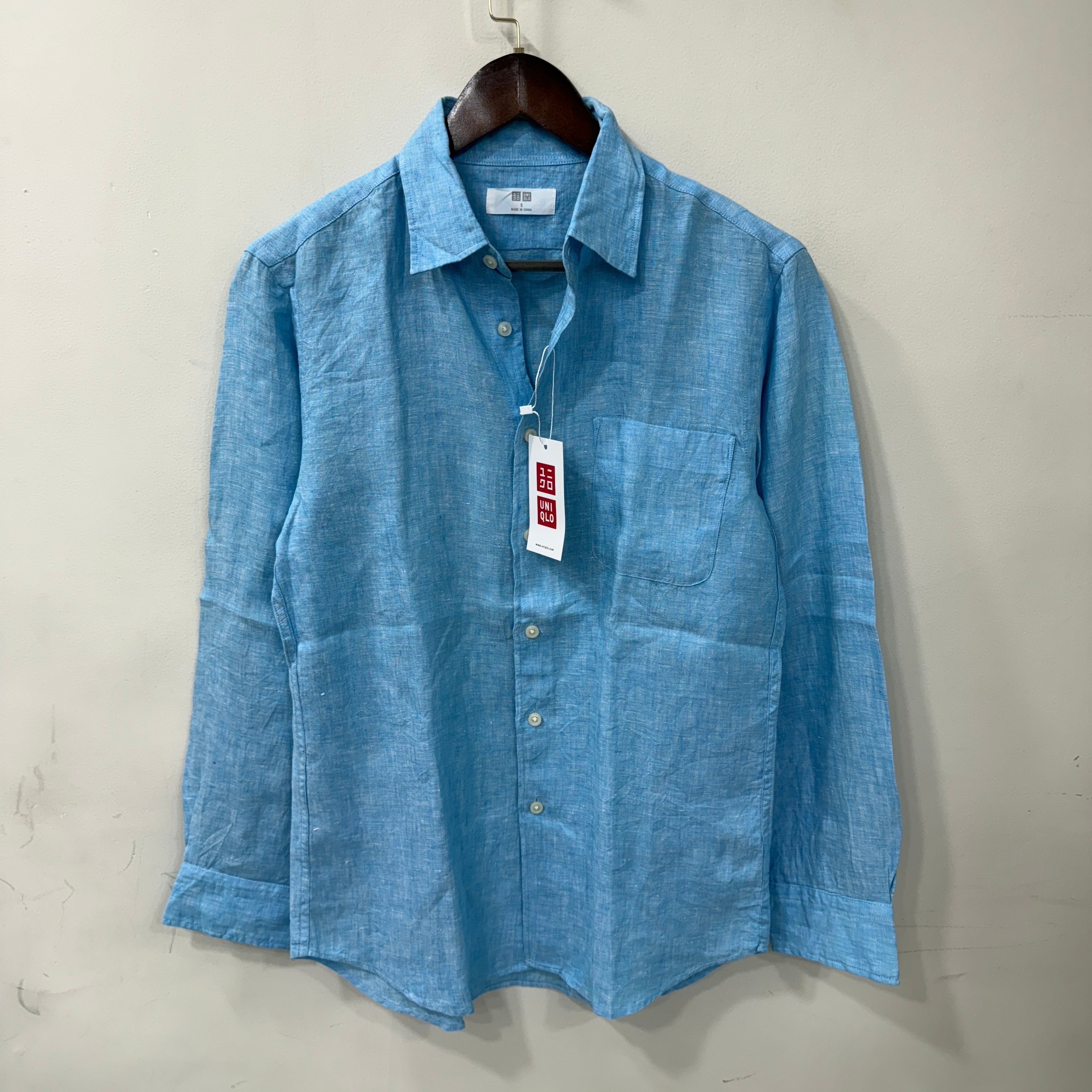 Uniqlo 100% linen blue solid shirt