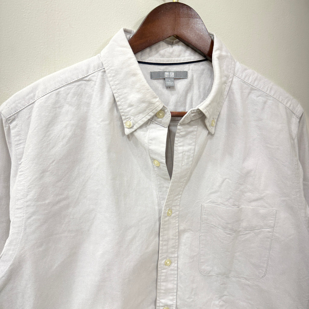 Uniqlo solid oxford button down shirt