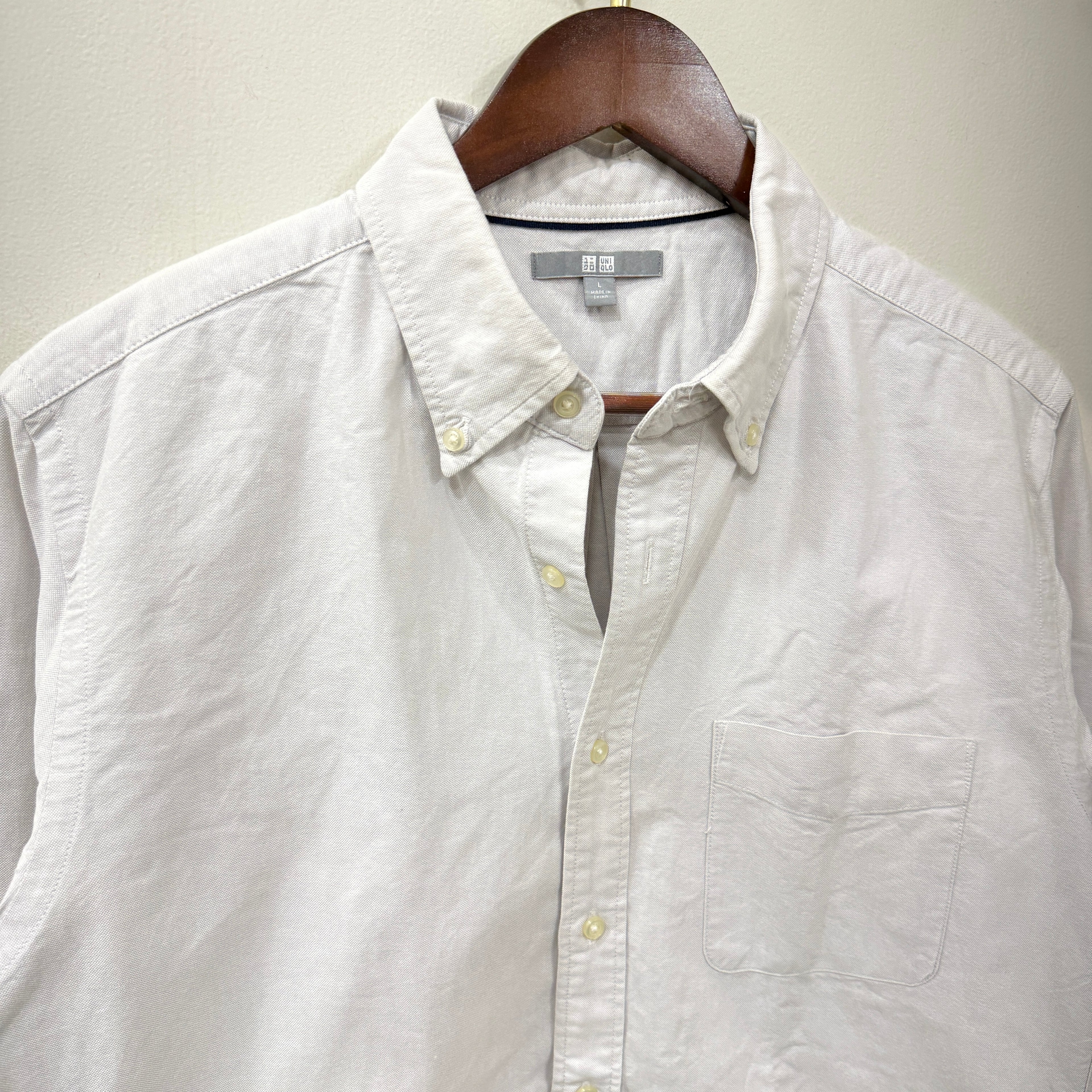 Uniqlo solid oxford button down shirt