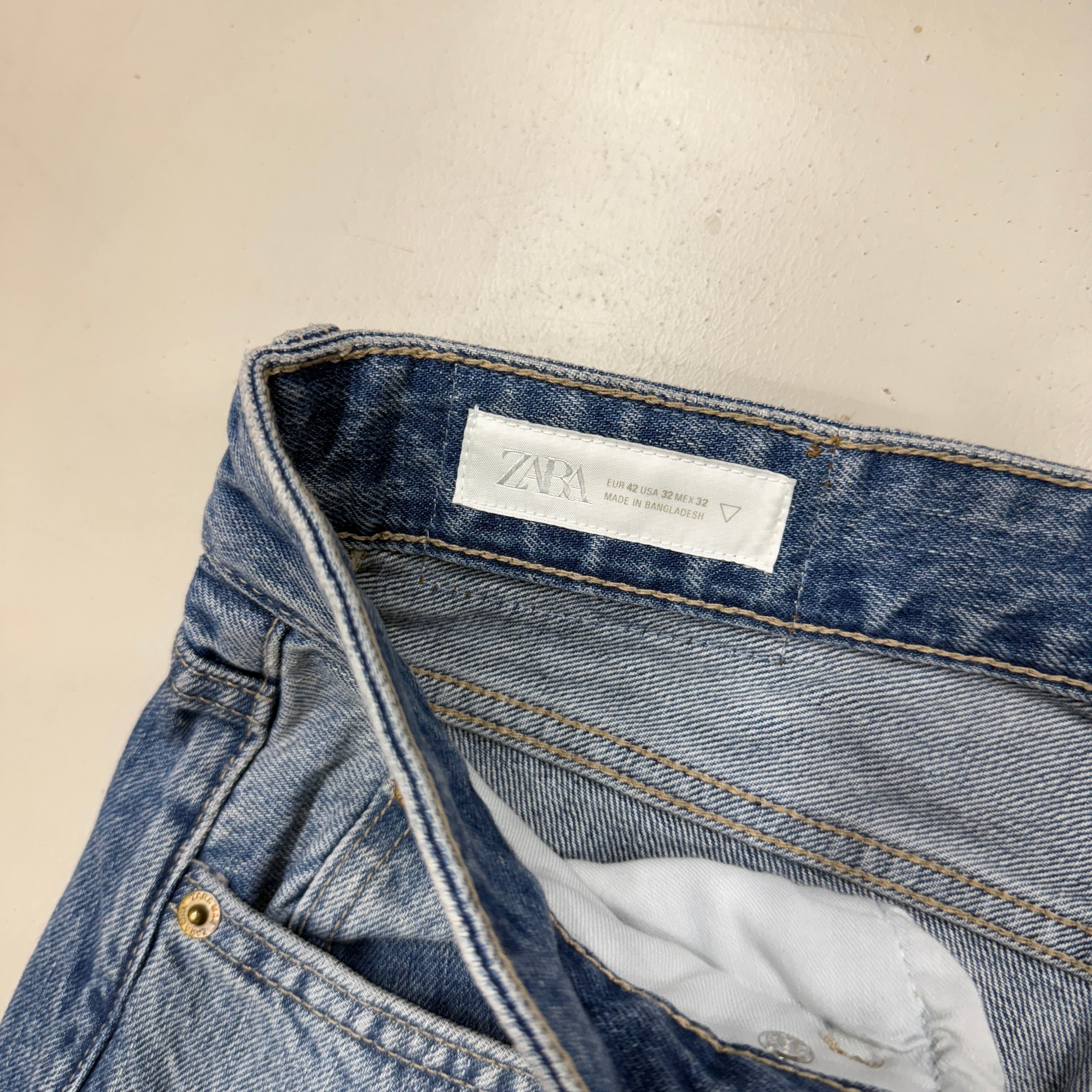 Zara Straight dark shade fit jeans