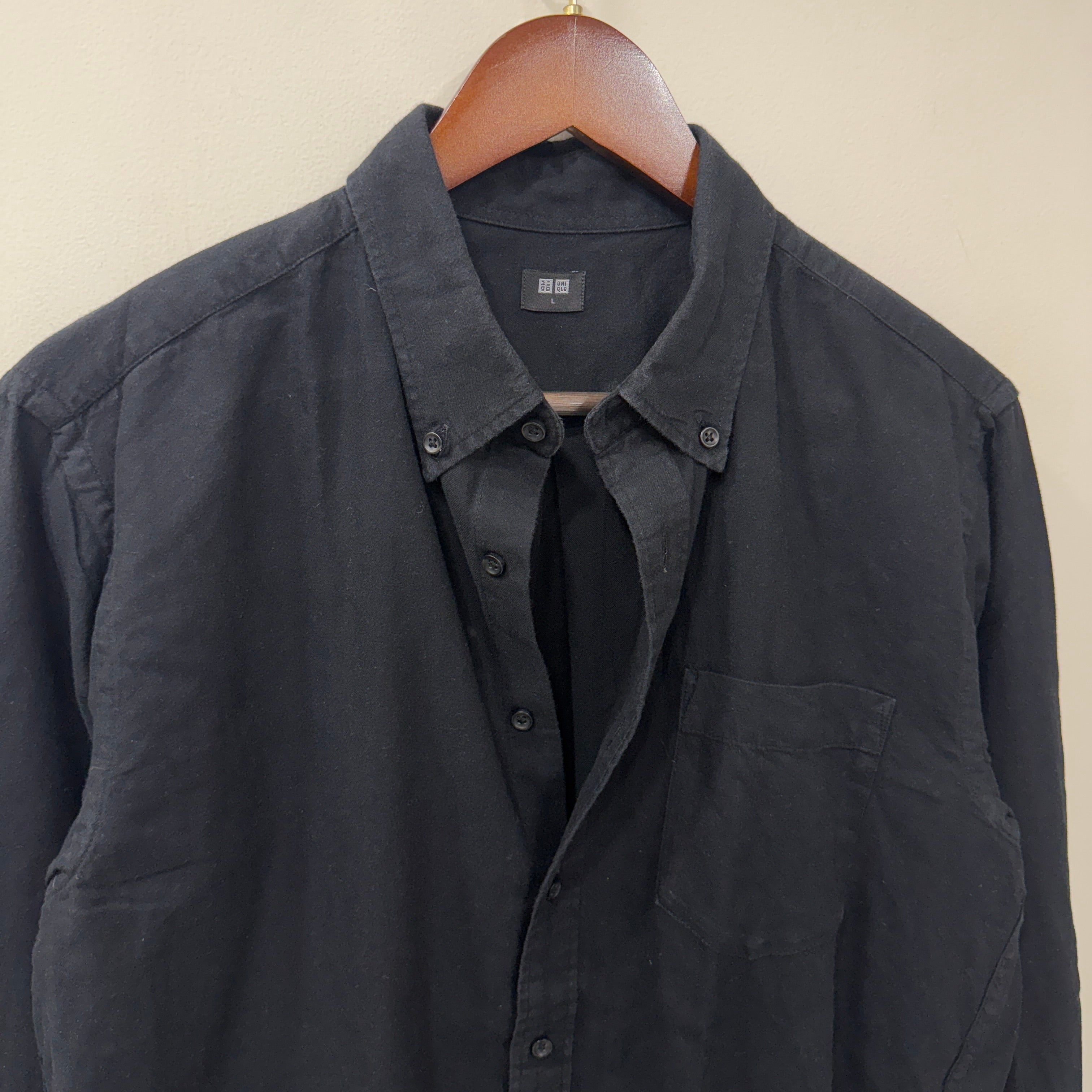 Uniqlo Black solid shirt