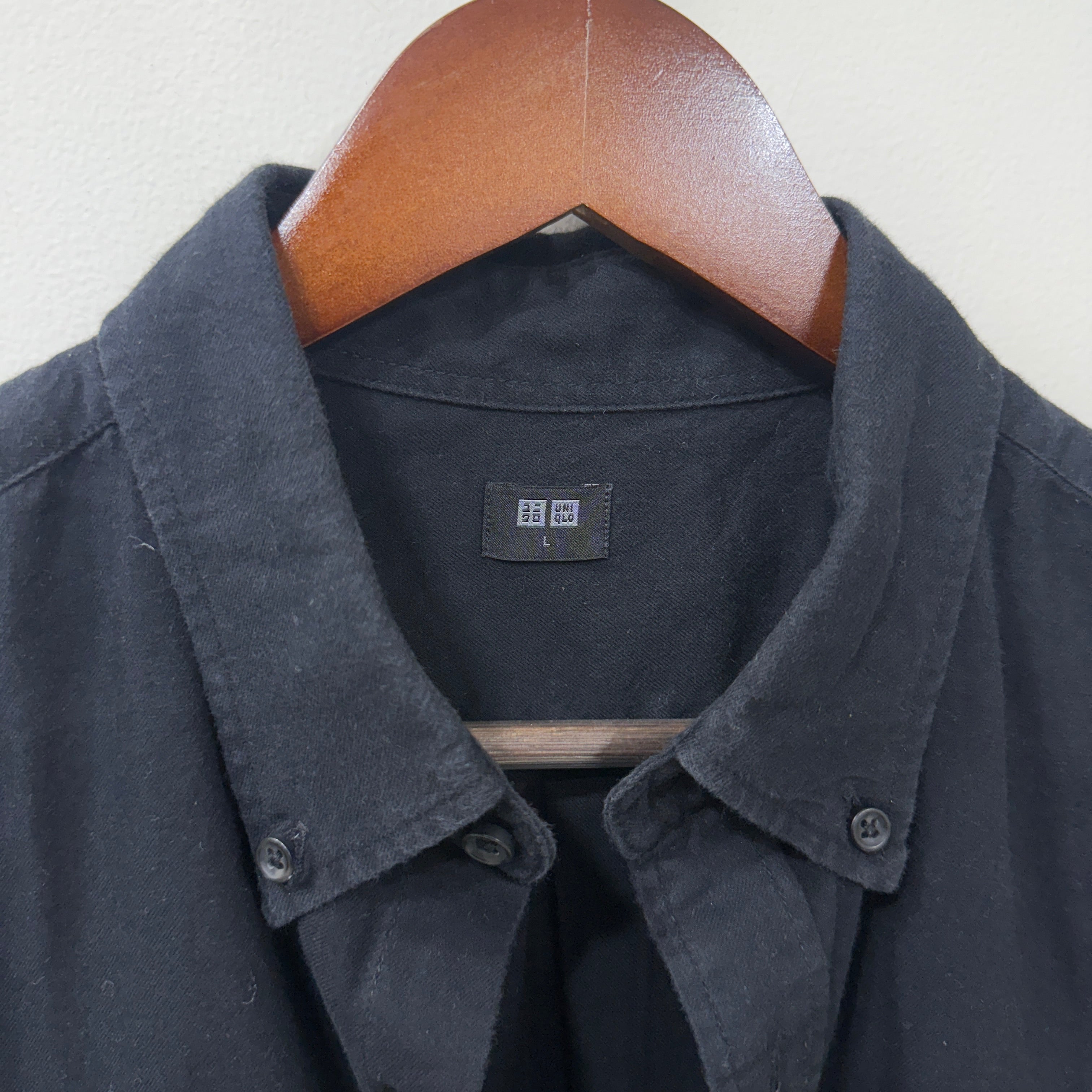 Uniqlo Black solid shirt