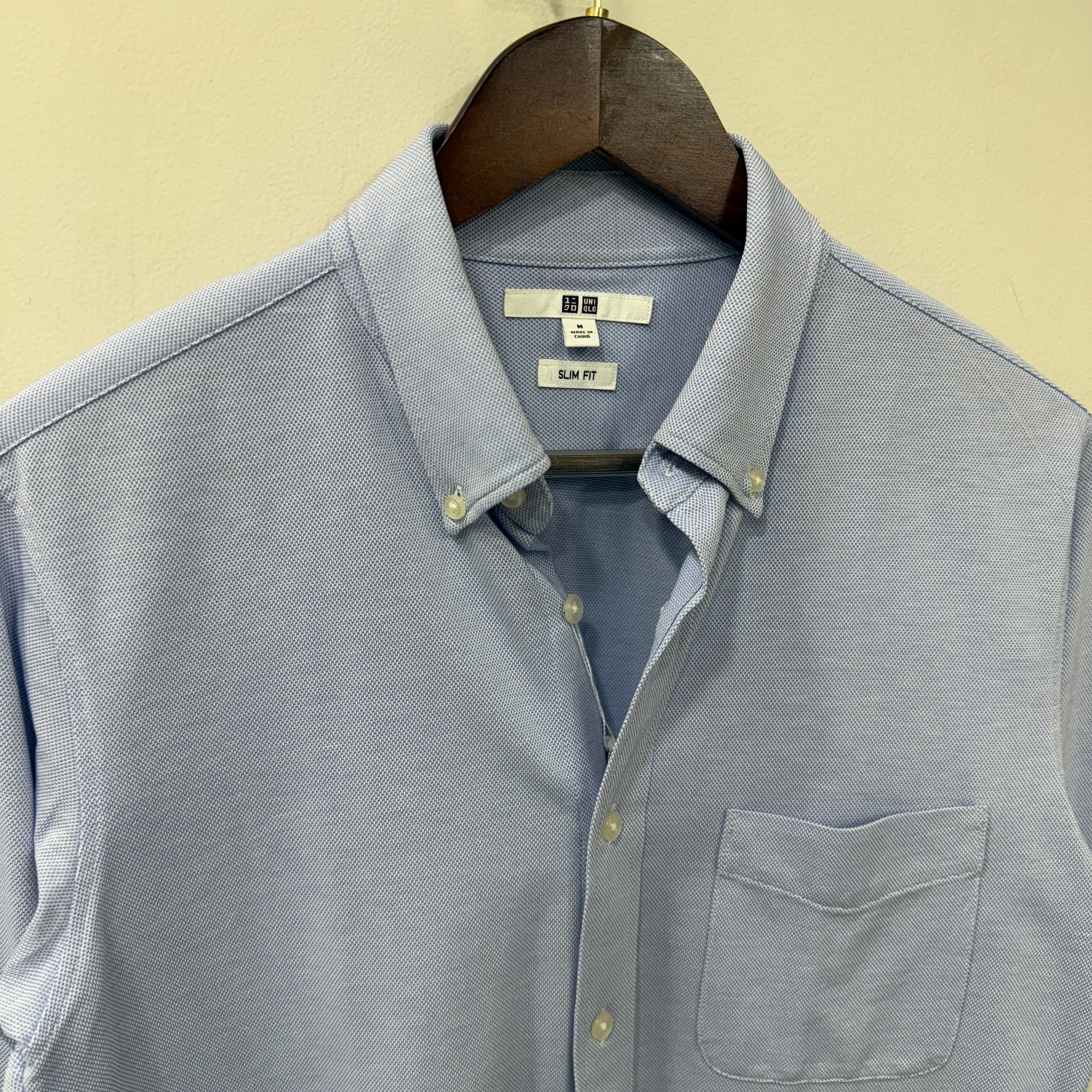 Uniqlo slim fit solid shirt