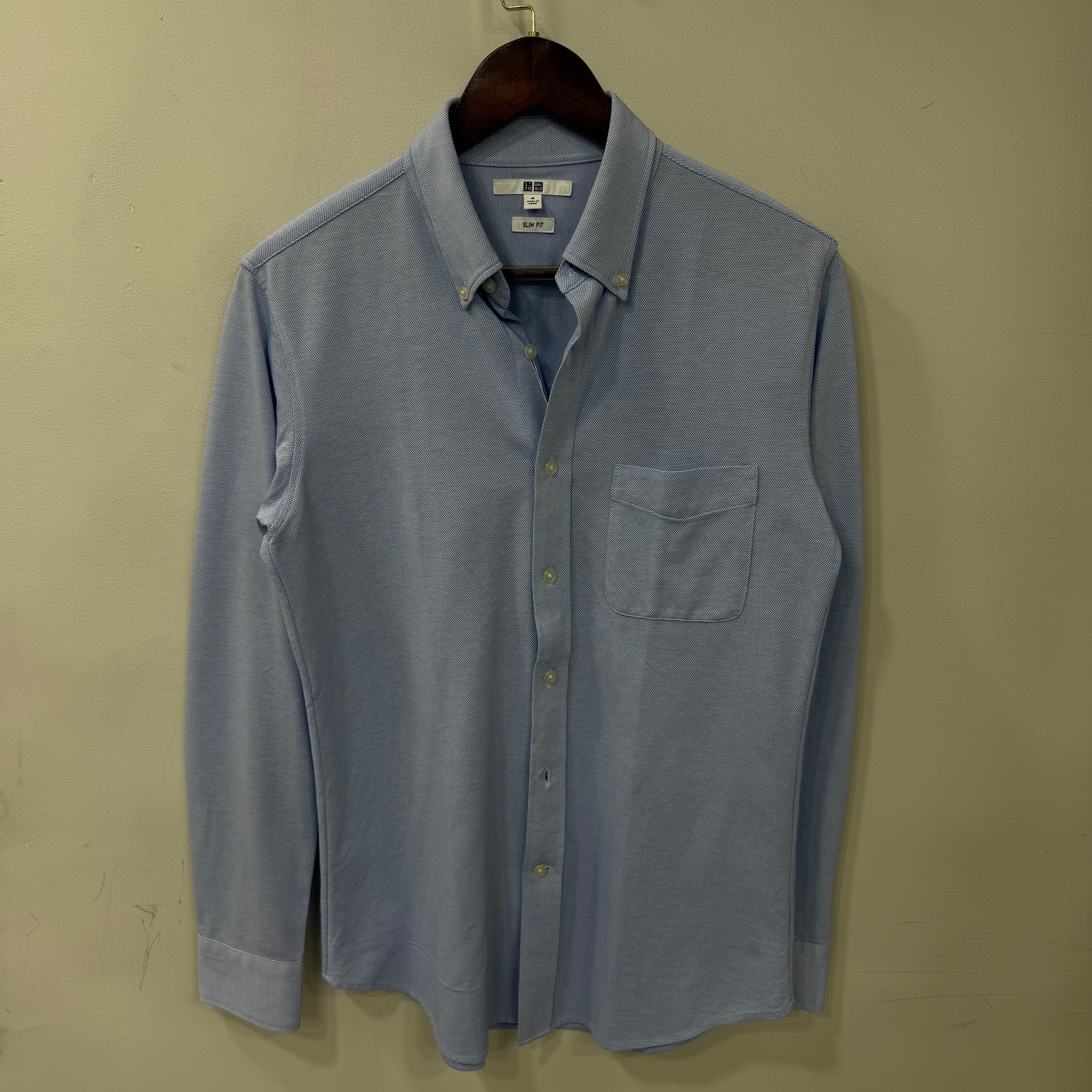 Uniqlo slim fit solid shirt