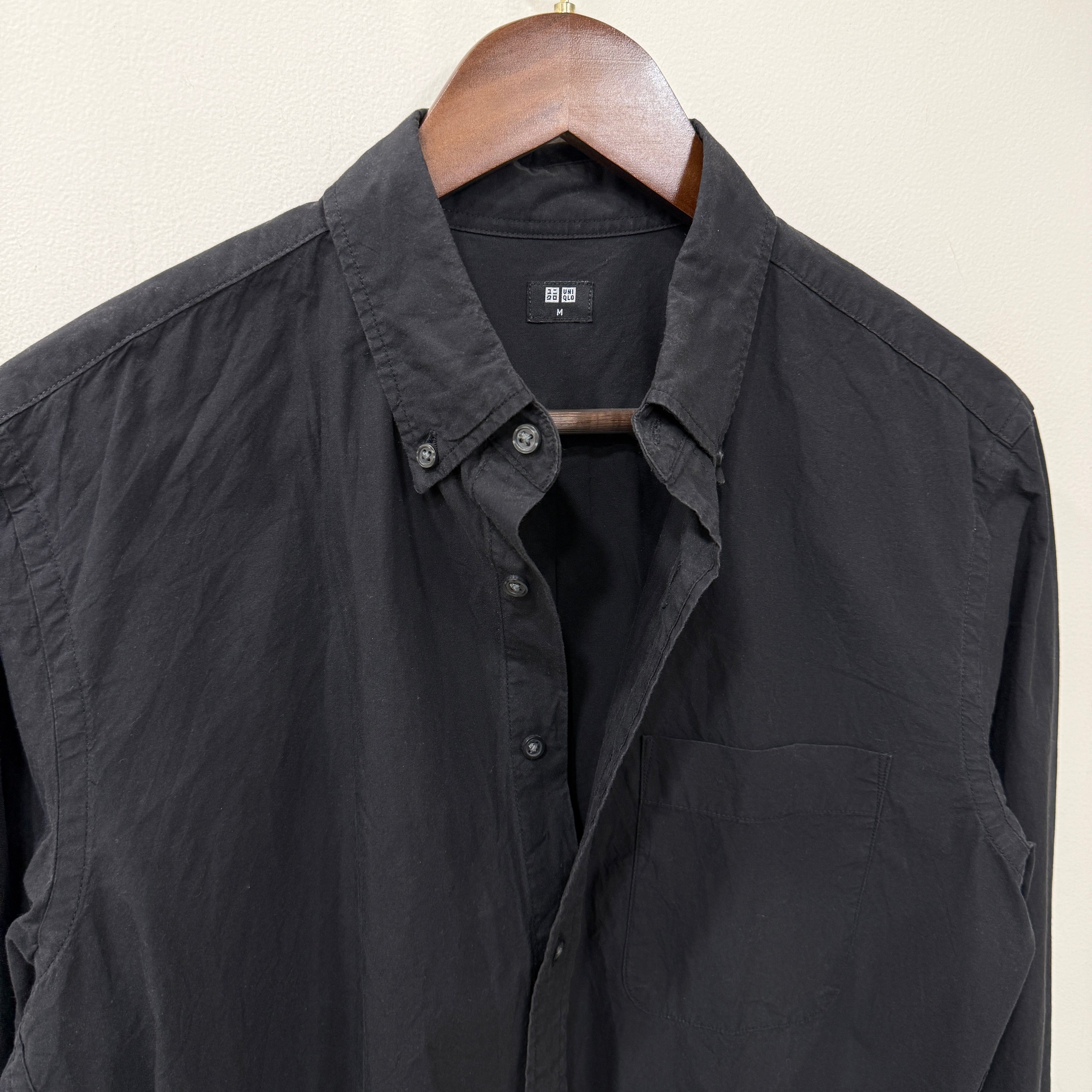 Uniqlo black solid shirt