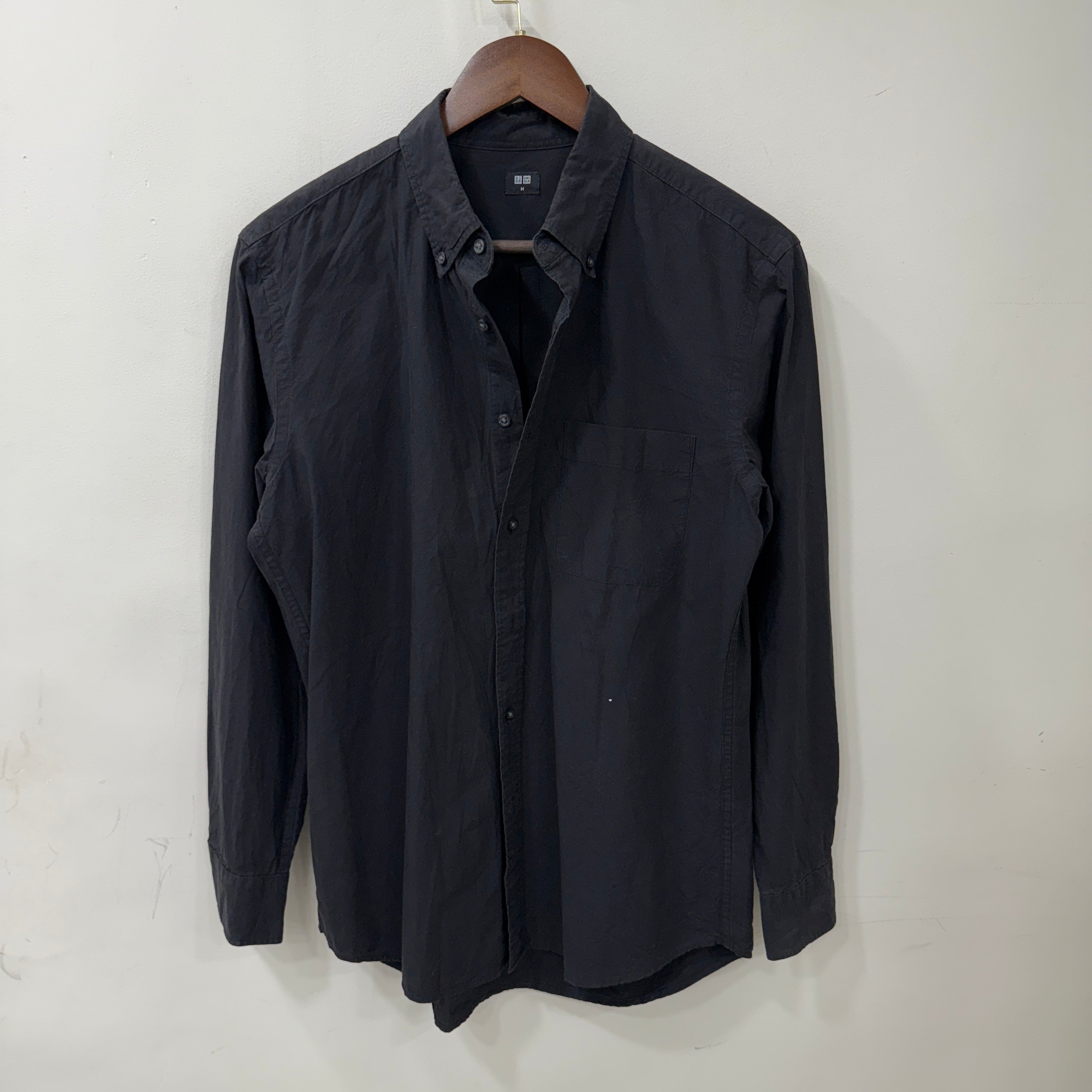 Uniqlo black solid shirt