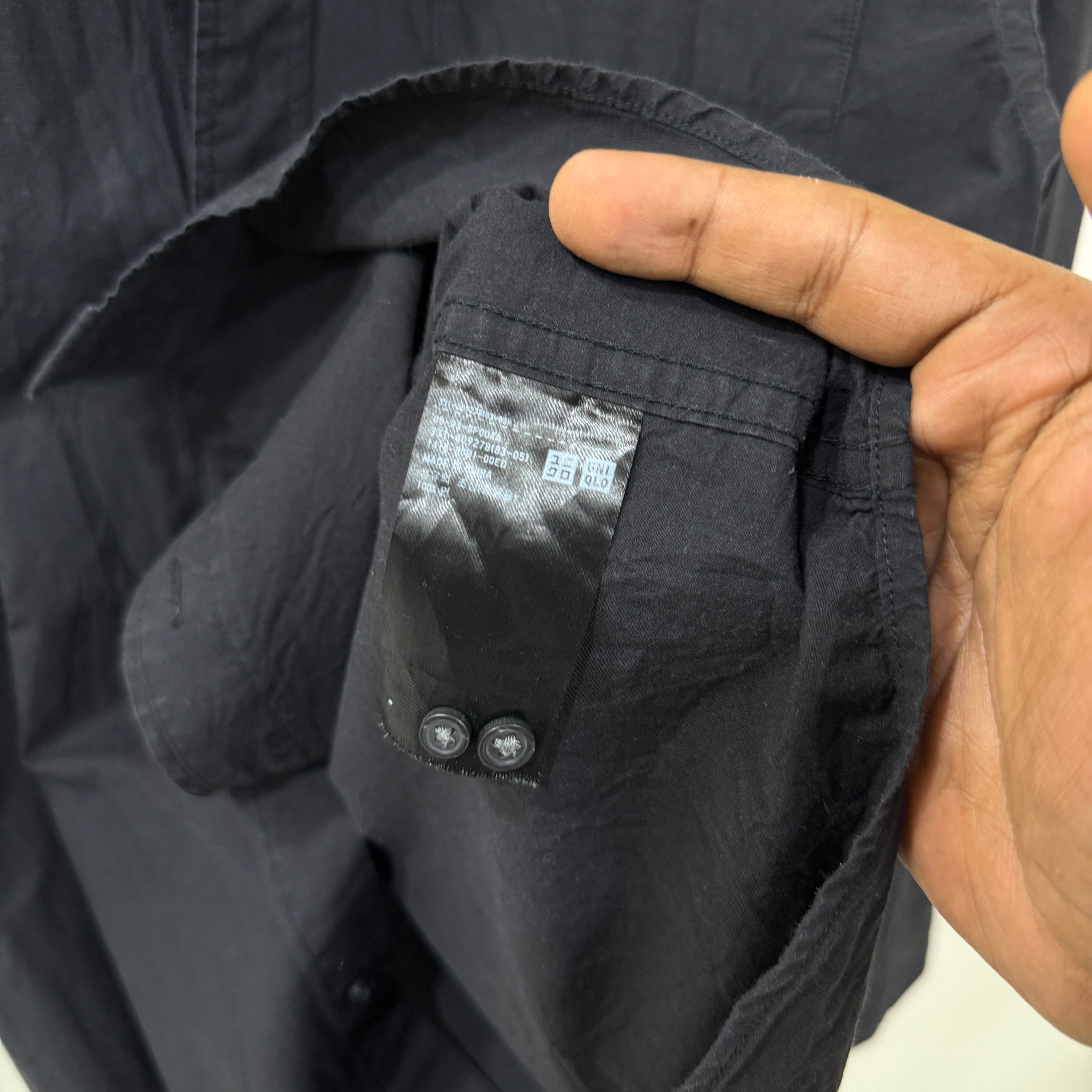 Uniqlo black solid shirt
