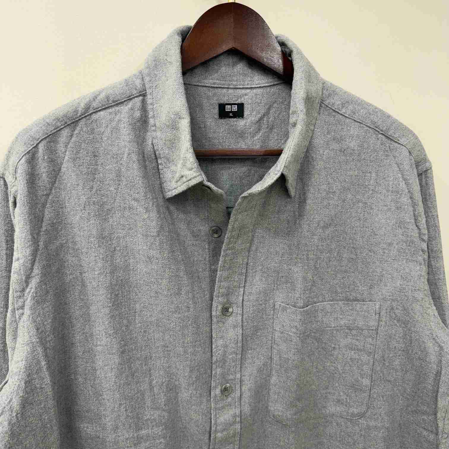 Uniqlo Grey solid shirt
