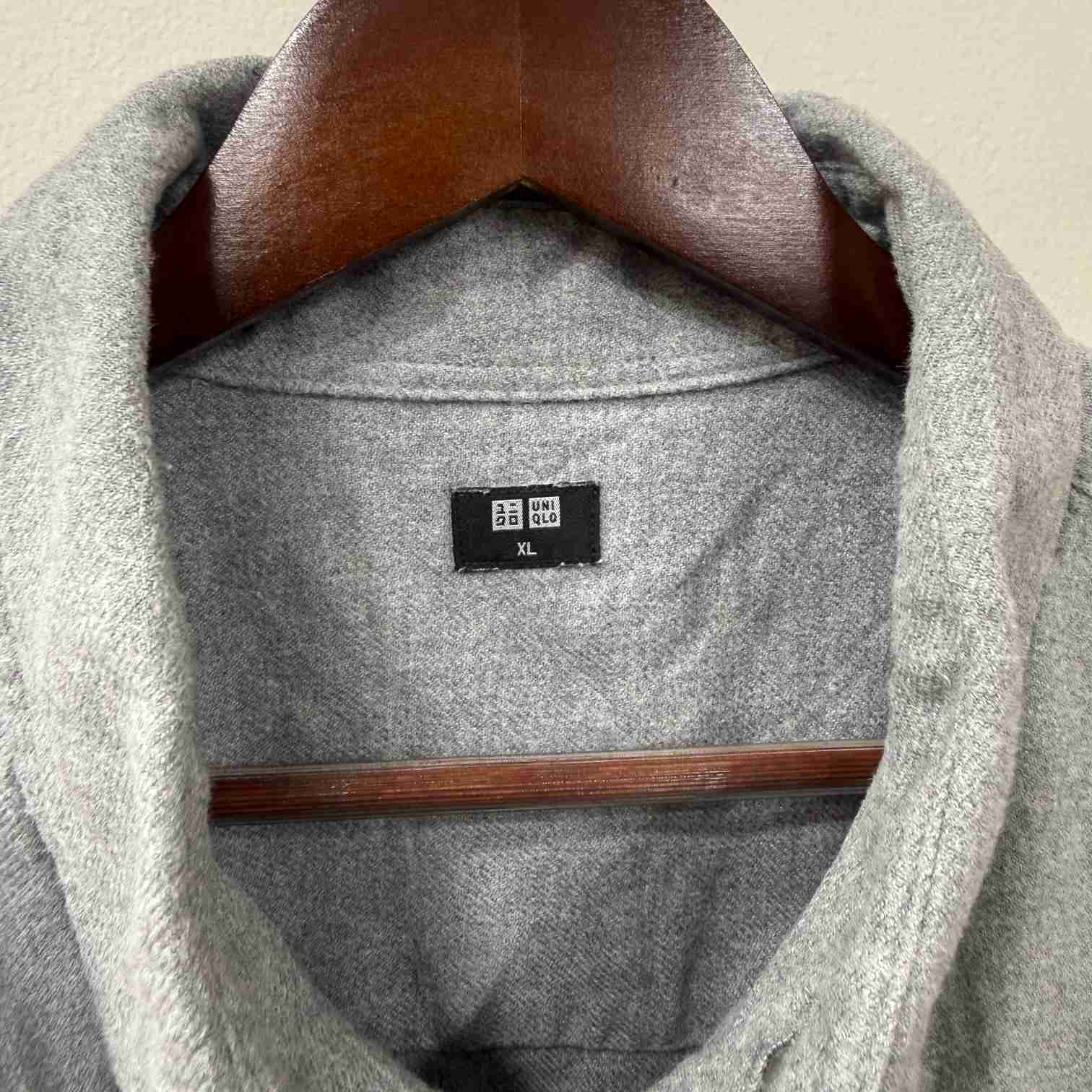 Uniqlo Grey solid shirt